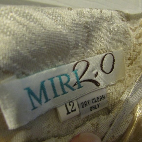 Gold skirt - Picture 4 of 4